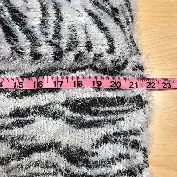 Mudd Scoopneck Eyelash Pullover Sweater NWT - Picture 7 of 7